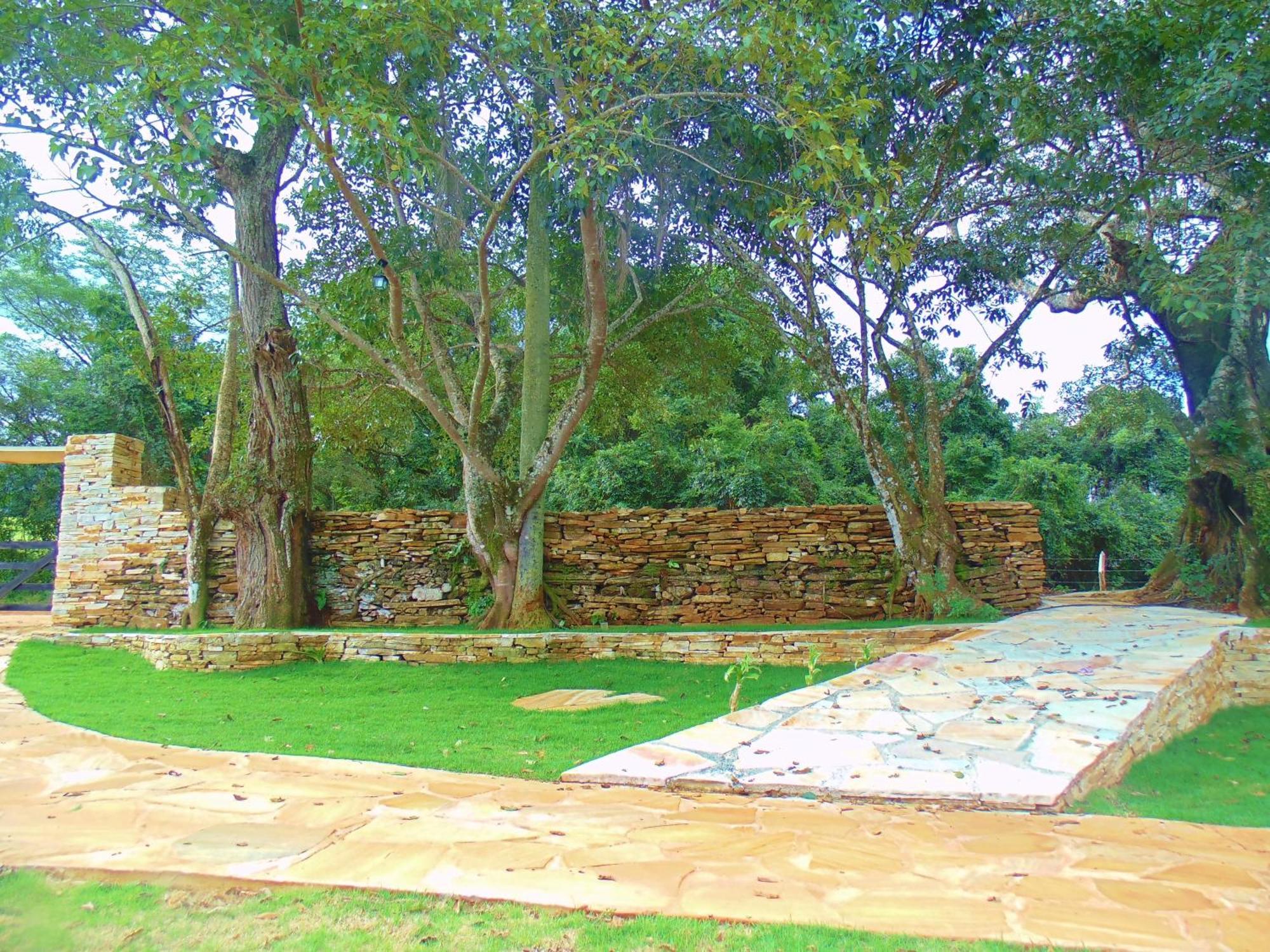 Pousada Muro De Pedra São Tomé das Letras Bagian luar foto